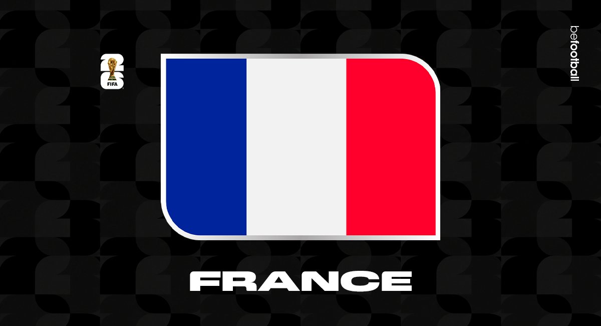 _BeFootball's tweet photo. 🚨 LE PSG INSPIRE LES BLEUS PENDANT LE MONDIAL ! 🔥💙❤️

Pressing, coups d’envoi, corners ou encore gestion des penalties : l’équipe de France s’inspire de plusieurs principes de jeu développés par le PSG de Luis Enrique.

Les automatismes des Parisiens, notamment Dembélé, Doué et Barcola, facilitent l’application de ces méthodes chez les Bleus.

(@lequipe)