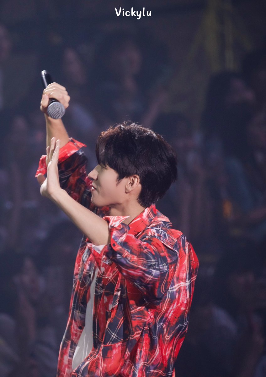 vicky729's tweet photo. 240713 무한대집회IV 첫공
#인피니트 #INFINITE  #남우현 #우현 #무한대집회IV 
건강하고 행복하기만 바랄게🌱 https://t.co/0rMdHP4wWZ