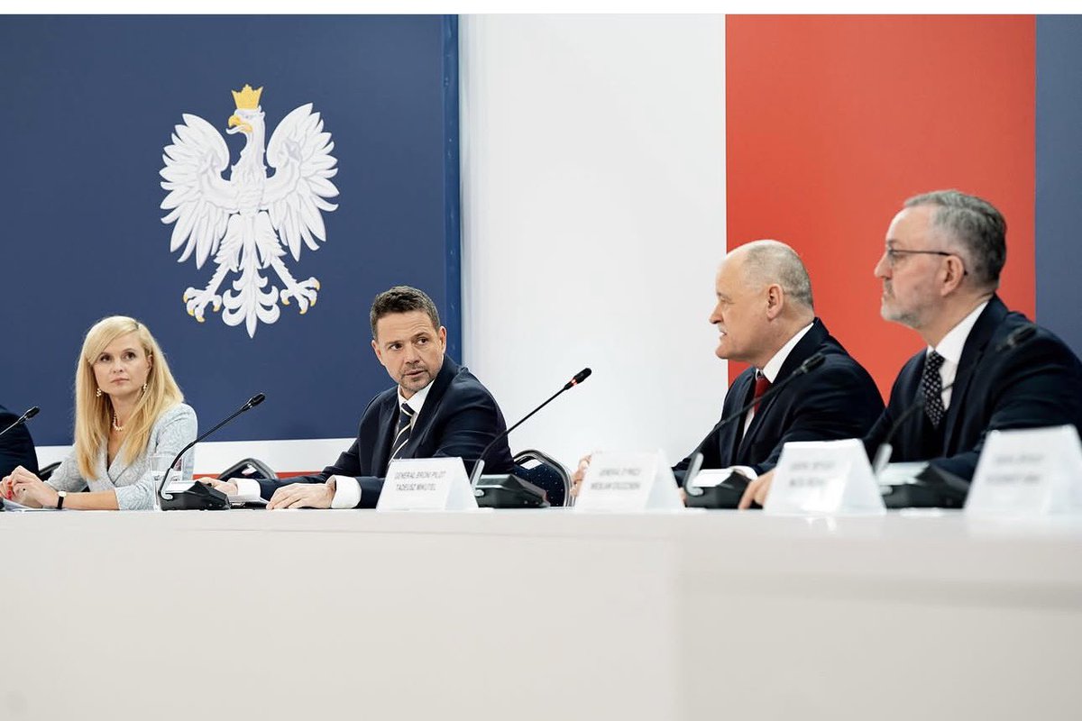 olasempruch's tweet photo. Za pieski na korytarzu dostałam bana więc odpowiadam tak: nie wiem, ale się domyślam:)

I nie byłabym sobą gdybym orędzia noworocznego nie przypomniała🤭 https://t.co/ktH7dJqYYv