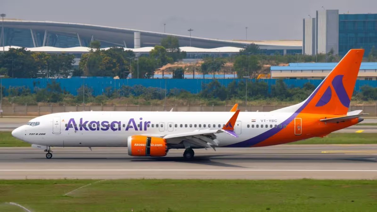 ranvijaylive's tweet photo. Akasa Air ने नोएडा इंटरनेशनल एयरपोर्ट से नवी मुंबई और बेंगलुरु की फ्लाइट को फिलहाल बंद कर दिया है.

नोएडा इंटरनेशनल एयरपोर्ट को शुरू हुए 1 महीना भी नहीं हुआ है और ये फैसला ल‍िया गया.

दरअसल, यात्र‍ियों की कमी की वजह से ये फैसला लेना पड़ा है. अभी एयरपोर्ट तक कोई डायरेक्ट मेट्रो या रैपिड रेल सेवा चालू नहीं हुई है.

टैक्सी का किराया बहुत ज्यादा है, जिससे यात्रियों के लिए यह सफर बहुत महंगा पड़ जाता है.