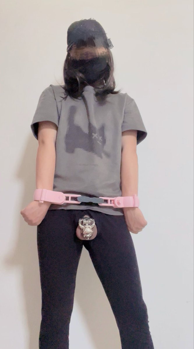 Keeping06iiii's tweet photo. 屁股玩流血了，今天没得玩了😭😭😭😭 #男娘 #femboy  #贞操锁 #镣铐 https://t.co/rSUuRHCIGm