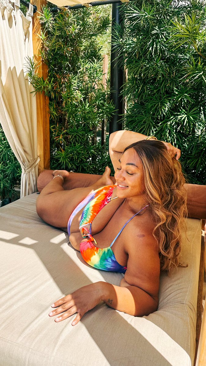 cocobuter_soles's tweet photo. Enjoying life 💖☀️
#plussizebikini #plussize #footmodel #FootPics https://t.co/KF2EBSmp4a