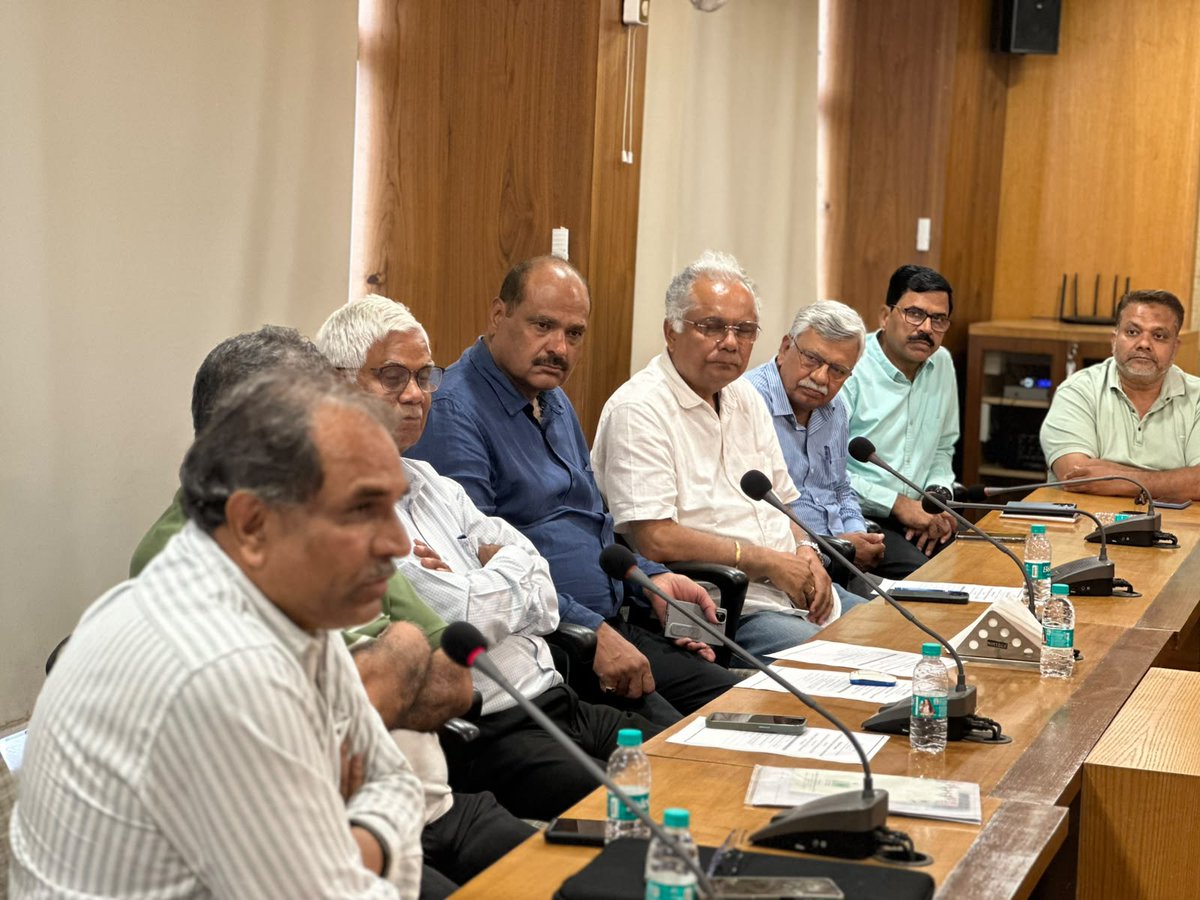 AIGGPA's tweet photo. Prof. Rajeev Dixit, Hon’ble Vice-Chairman, addressed a policy discussion on #BioE3 Policy &amp; Circular Economy organized by AIGGPA &amp; IIWM in association with Vigyan Bharti. 

Focus: Bio-innovation, waste-to-wealth &amp; sustainable growth.  
#CircularEconomy #BioEconomy #AIGGPA https://t.co/QFrCaywlAZ