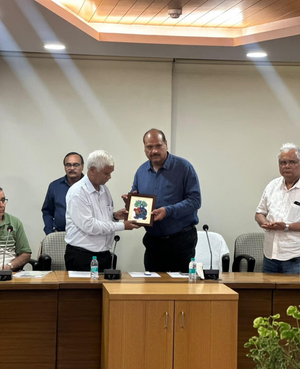 AIGGPA's tweet photo. Prof. Rajeev Dixit, Hon’ble Vice-Chairman, addressed a policy discussion on #BioE3 Policy &amp; Circular Economy organized by AIGGPA &amp; IIWM in association with Vigyan Bharti. 

Focus: Bio-innovation, waste-to-wealth &amp; sustainable growth.  
#CircularEconomy #BioEconomy #AIGGPA https://t.co/QFrCaywlAZ