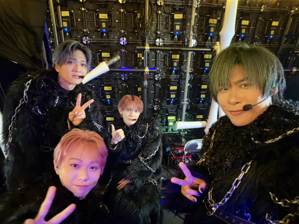 zurixzuri's tweet photo. おそようございまーーす‼️✨🤗💨✨

MELLOW DEAR US
 1st JAPAN Tour Final
「NICE to meet YOU !!」
Dear 横浜BUNTAI
2Days本当にありがとうございましたー‼️
✨🗾🍫😉😊😏☺️🤎✈️✨

MELLOW DEAR US日本デビューから
北海道 名古屋 群馬 広島 東京 沖縄 と
ツアーを思い出を積み重ねて
神奈川で 1st JAPAN TourのFinal‼️
✨❄️🏯♨️🦌⛲️🌺🚢😉😊😏☺️💨✨

Dearsの皆さんとの思い出と共に一つのゴールを迎えられたこと本当に嬉しく思います‼️
✨🎉🙋‍♀️🙋‍♂️🙋😉😊😏☺️🙋‍♀️🙋‍♂️🙋🎊✨

あんスタにMELLOW DEAR USに小鹿ジュイスにDearsに出逢えて今までに見たことない景色をたくさん見させていただきました‼️
✨🌟😊💚✨

まだまだこれからもたくさんの素敵な景色を見たいし魅せていきたいと思っています‼️
✨😉👍😊👍😏👍☺️👍✨

マッジッで最高でしたー‼️✨✋😆🤚✨

最高の思い出を噛み締めながら‼️
今週も一週間頑張っていきましょう‼️
✨🍫👊😉👊😊👊😏👊☺️🤎✨