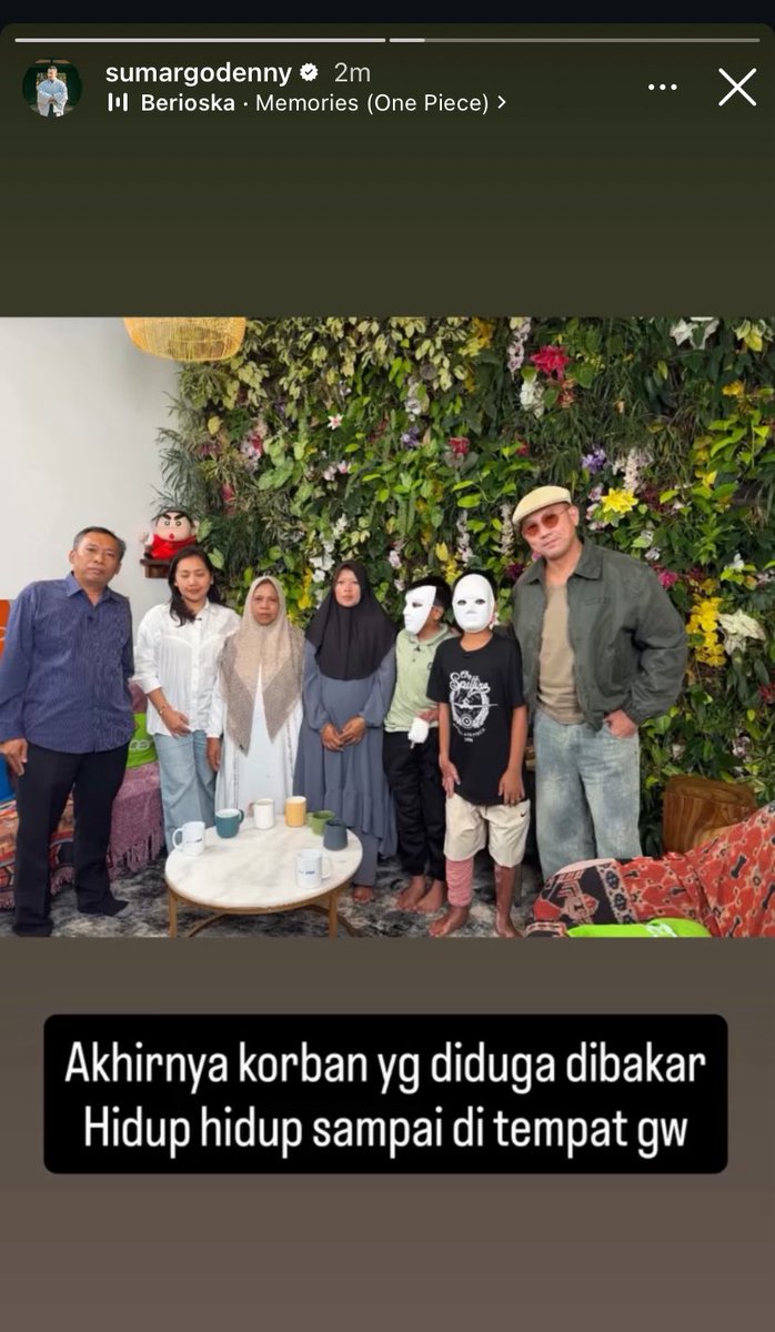 LambeSahamjja's tweet photo. setelah sempat di tahan di bandara 
akhirnya nyampe juga ke bang denny
korban pemb4k4ran https://t.co/ZJ6u86joGj