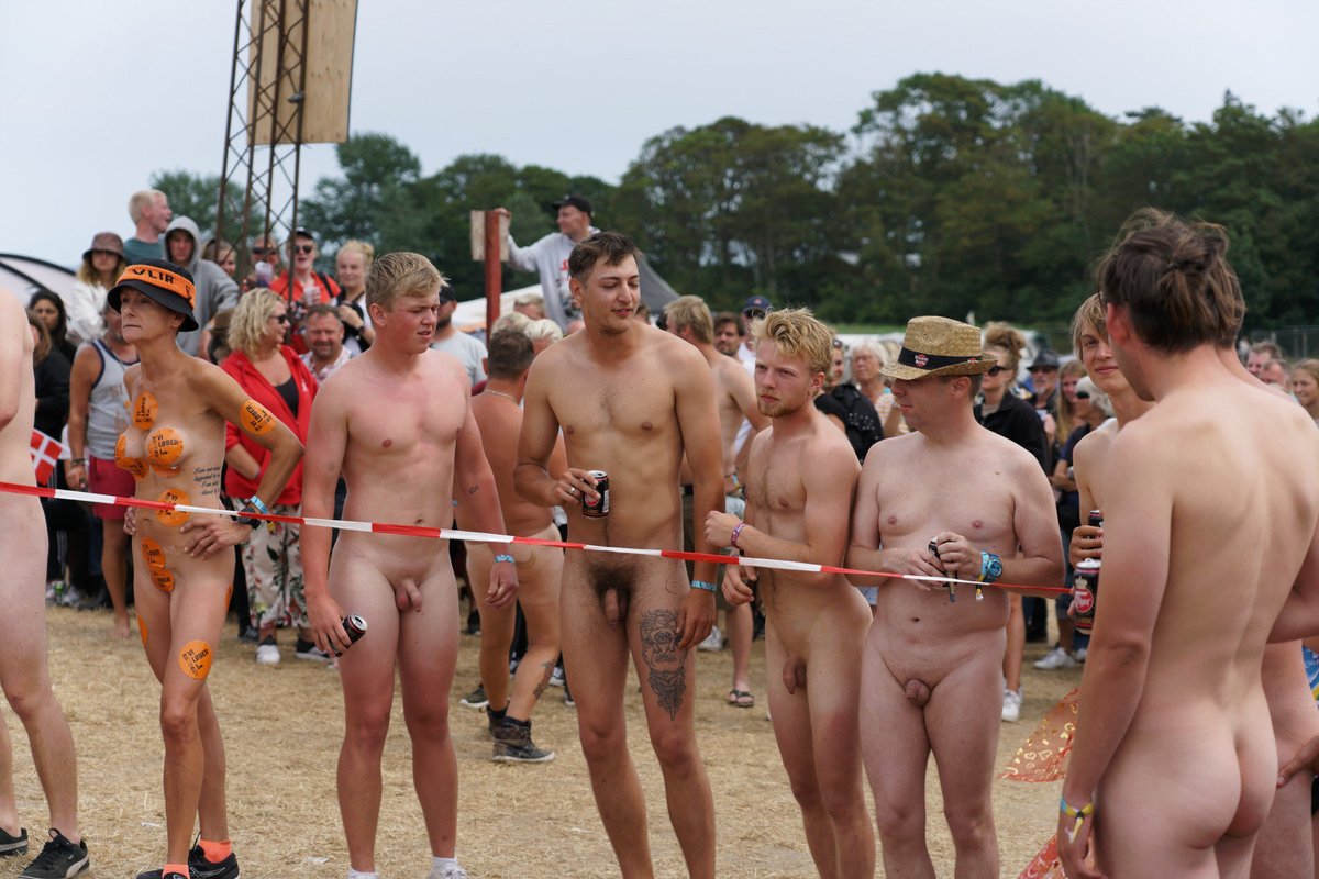 D4ddyBe4r1909's tweet photo. #NakedRun
at Roskilde Festival, Denmark
#BodyFreedom #BodyPositivity https://t.co/wKMZXxPFFf