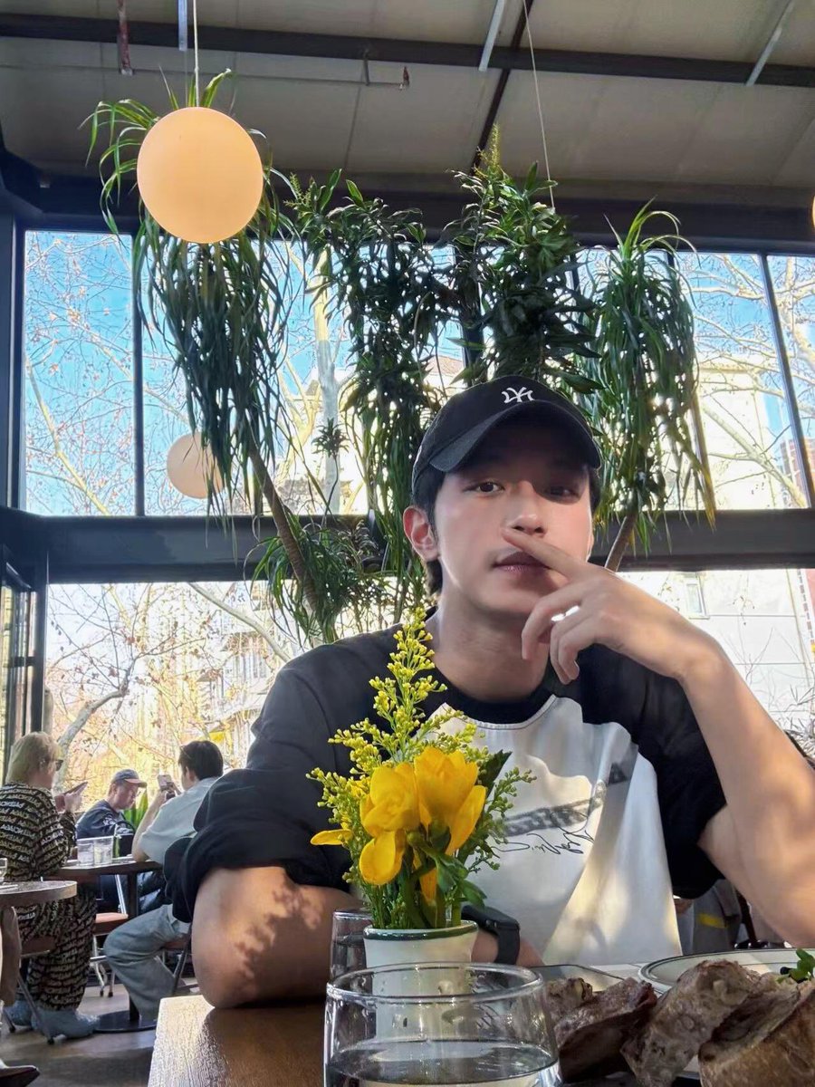 m_xhxq's tweet photo. 원래 수염 자국 극혐하는 인간인데
이패은은… 왤케 좋은지🤤 https://t.co/7U03UlX2z6