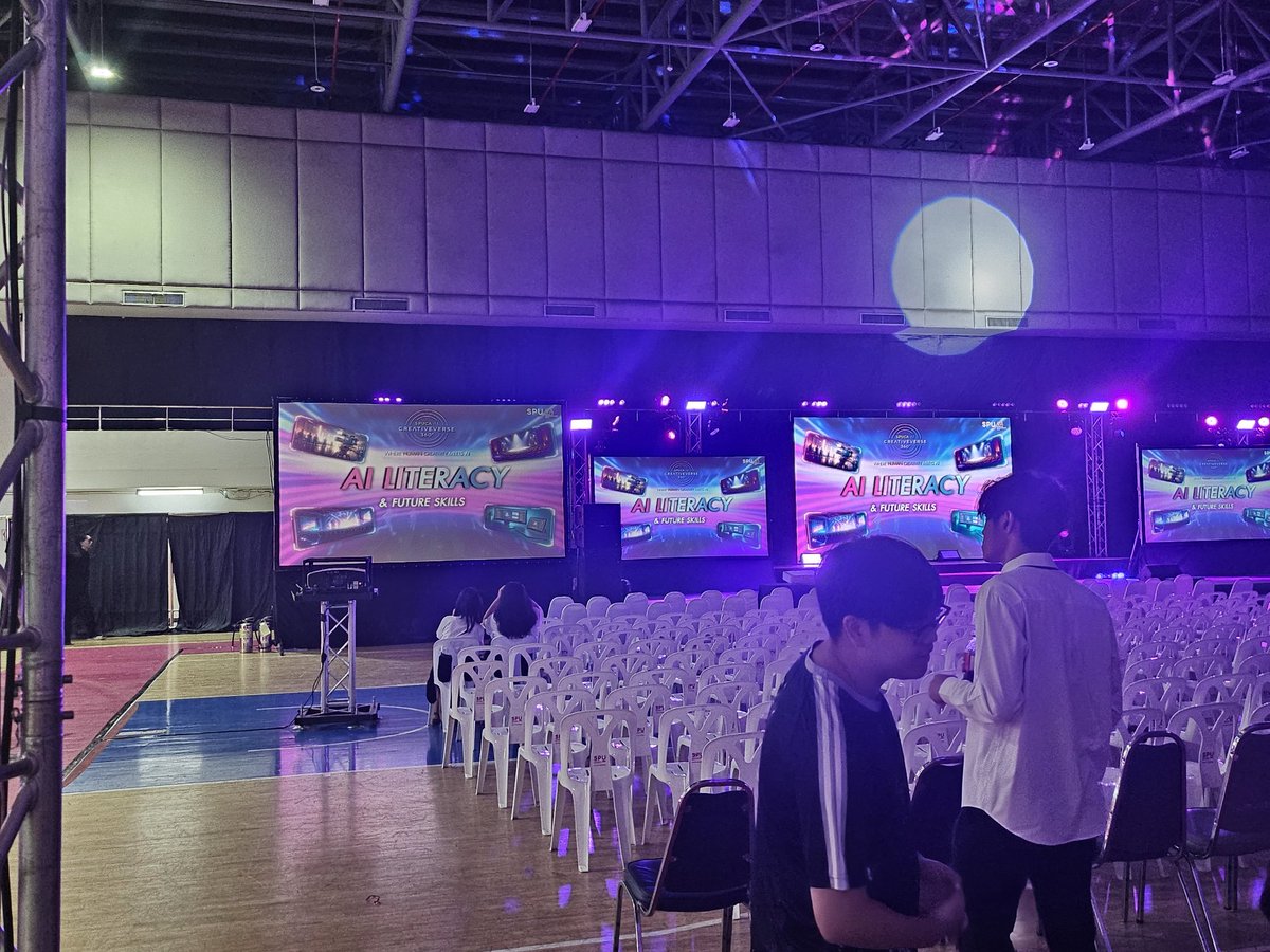 mitomita6767's tweet photo. เข้ามาภายในงานแล้ว. แสงสีเสียงจัดเต็ม https://t.co/LnC1n22Ywx