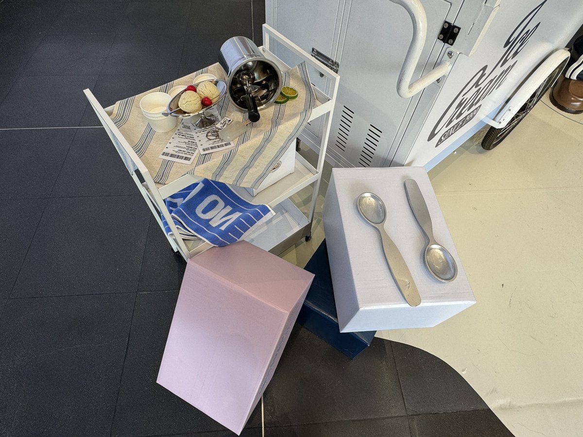 nowfromyj's tweet photo. 현재 기온 32도 아이스크림 될 거 같은 날씨에 벅뚜벅뚜 용산 하이브 연준님 아이스크림 팝업 다녀왔습니다.. 🍦🩵 https://t.co/ziVrTRU9NL