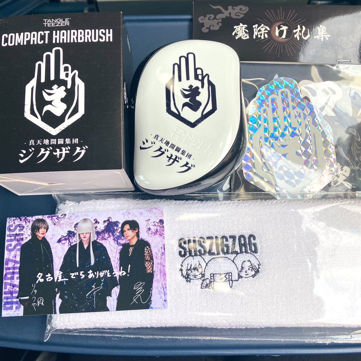 x4buri's tweet photo. 浜松から移動して名古屋のジグザグポップアップストアに行ってきました！
ずっと欲しかったタングルティーザーやっと買えたし、エポカ特典の名古屋カードももらえた☺️店内もパネルとか映像とかあって良かった！(画像2枚目の楽しすぎてずっと眺めていたかった) https://t.co/H83jeQ77ph