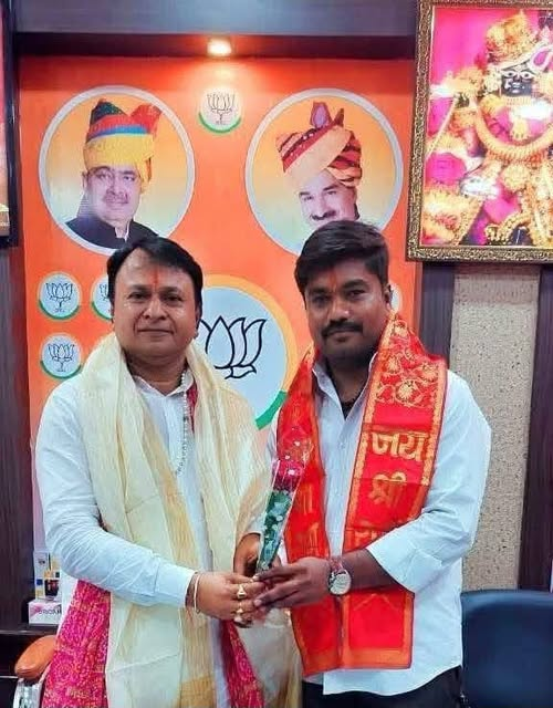 bjpamitgoyal's tweet photo. जलमहल मंडल के ऊर्जावान अध्यक्ष भाई अमित पारीक को जन्म दिन की बहुत शुभकामनाएँ। प्रभु श्री राम का आश��र्वाद बना रहे। 📷📷 https://t.co/mMRULAeAoJ