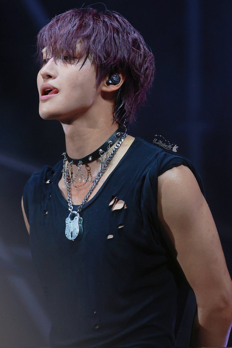 AM2THL1U's tweet photo. wdym seonghwa will have a 10 page feature in arena homme wdym we will see an entire photoshoot with THIS hair color https://t.co/ZTqIryr6VQ