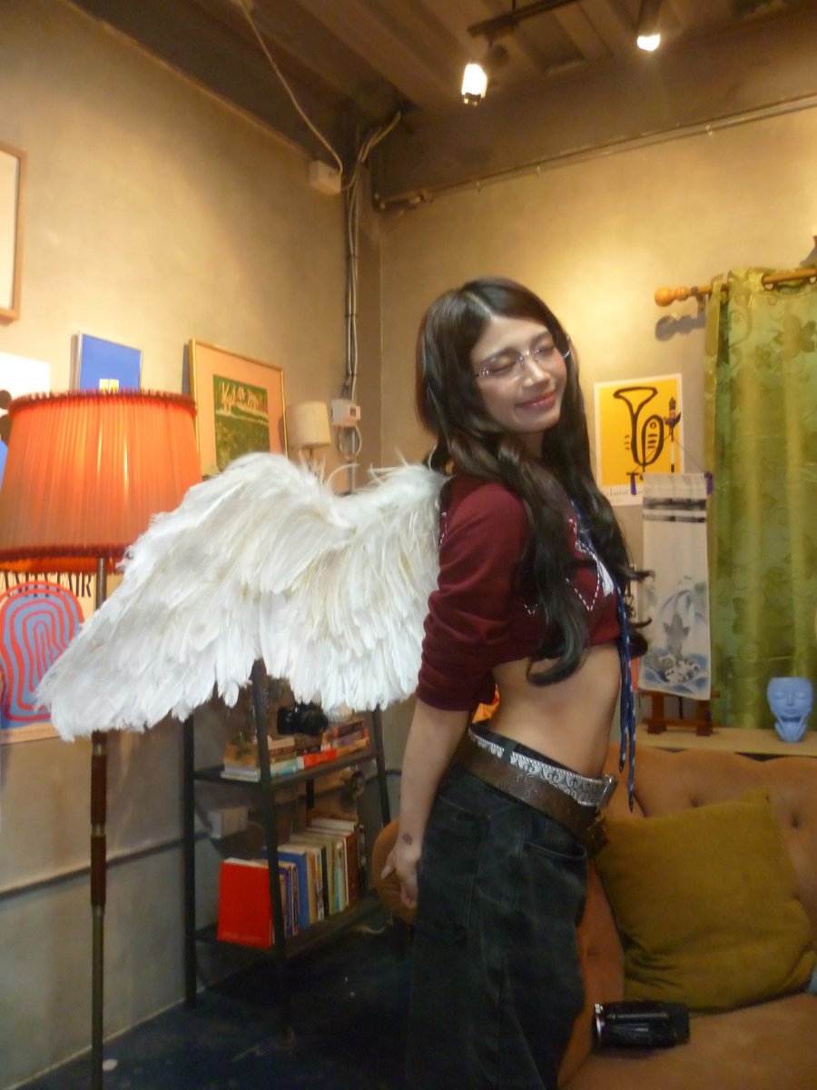 kaialuvr's tweet photo. angel na naka crop top at may tattoo 

#kaia #kaia_charlotte https://t.co/L0jqIbTEPO