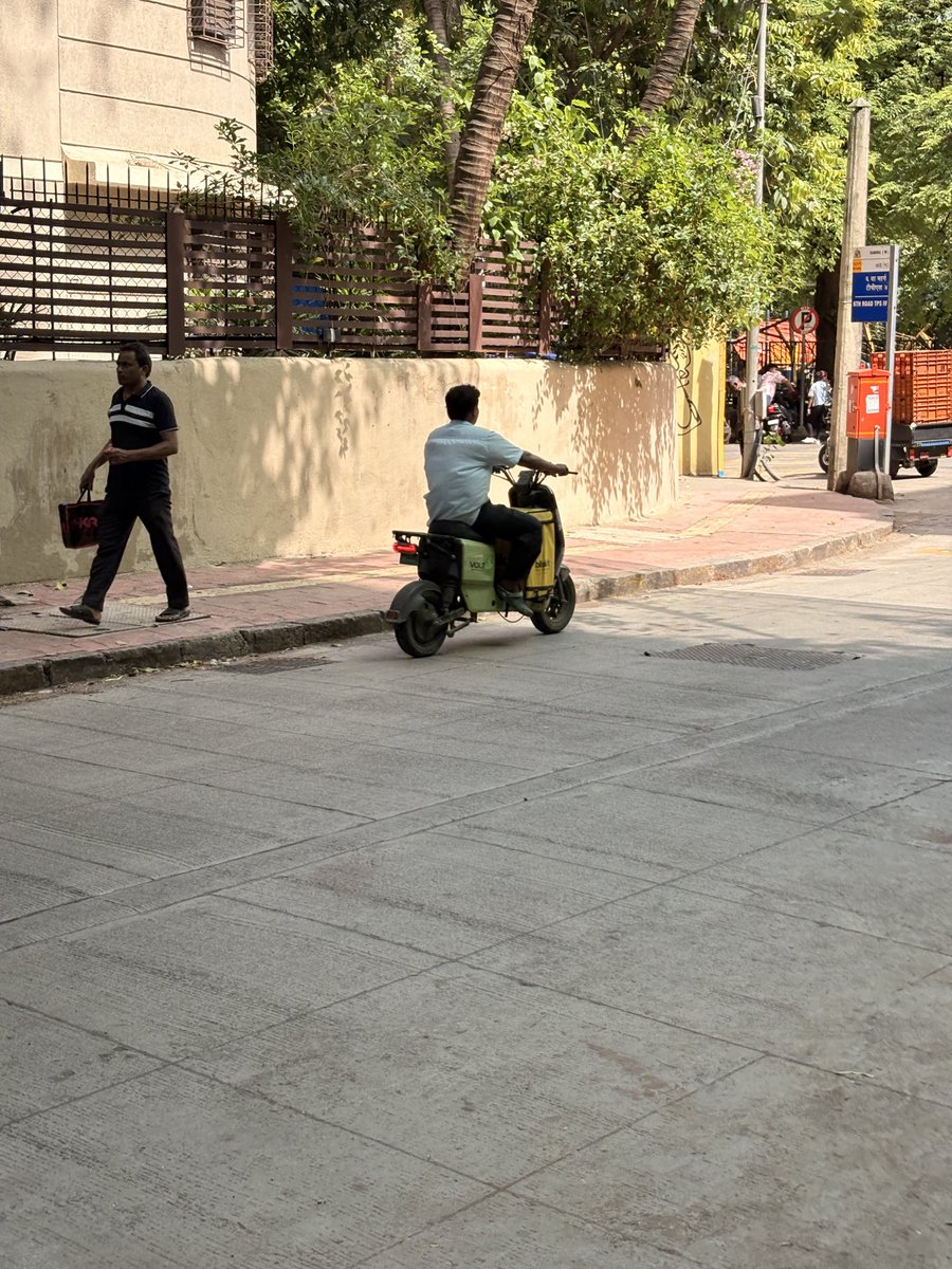 prof Almeida park road Bandra West(ALM79) tweet media