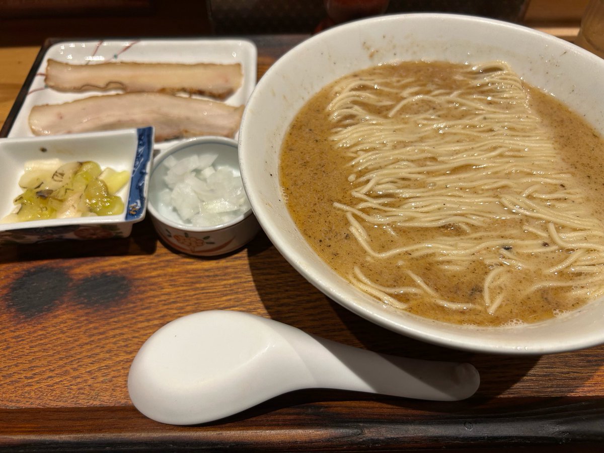 30daigx's tweet photo. しーふーどーさんの鯖
めちゃウマでした。
辛和えめんはめちゃ辛でした。
スープ完飲したいので次は普通の和えめんにします。 https://t.co/bzKLeRXjID