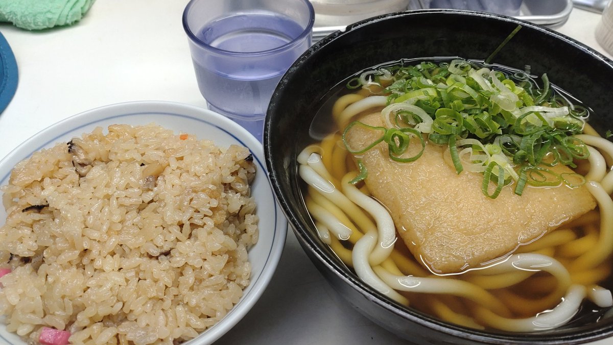 uki555eternity's tweet photo. ただいま大阪😊
念願の天政のきつねうどんとかやくごはん💓🎊 https://t.co/MUF1QwgNhM