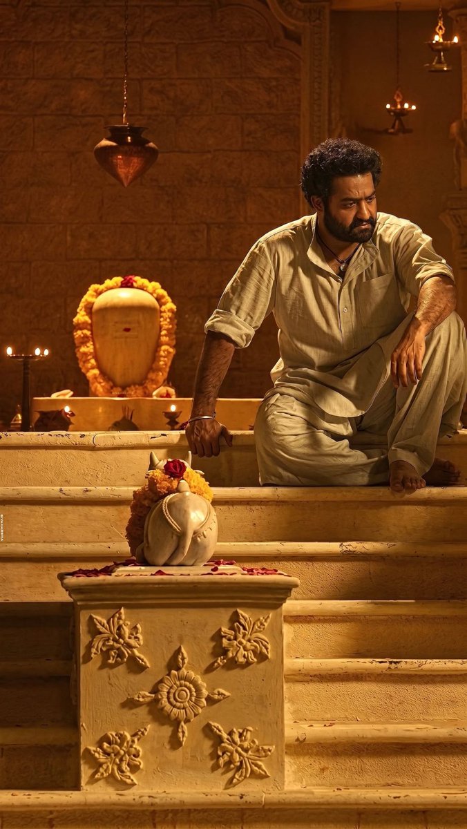 DEVAA_1's tweet photo. A Rare and unseen pic of Lord Shiva with his son  Murugan ❤️✨ https://t.co/rvujBaFcPk