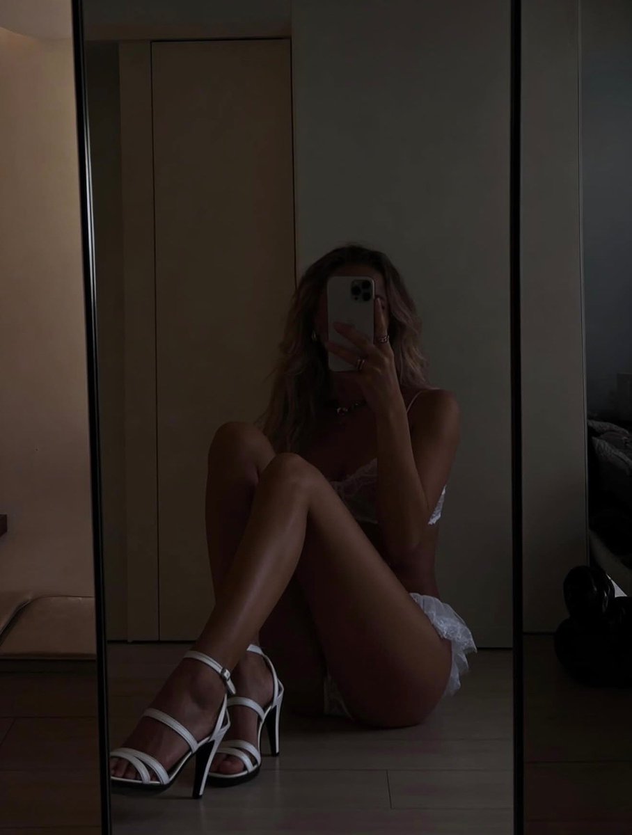 marin_schiele's tweet photo. Some legs anyone https://t.co/fVpIqrIPng