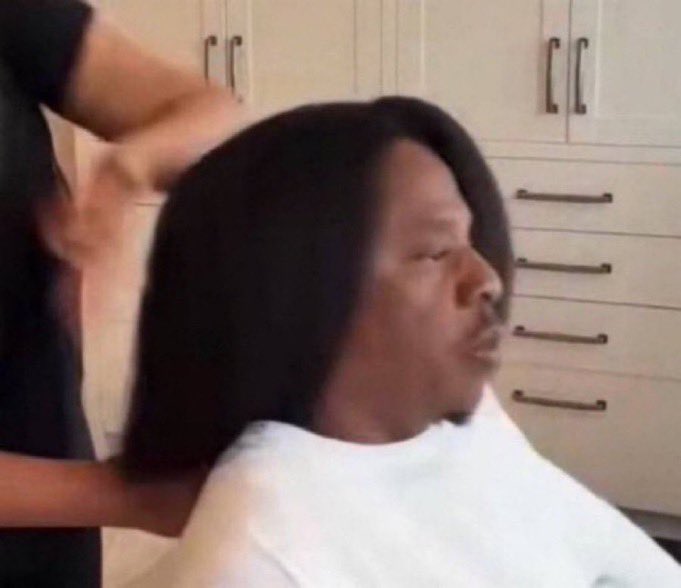 navybih's tweet photo. Beyoncé doing Rihs hair backstage while the whole crowd waiting for her to come out https://t.co/L8GFpm4tVI