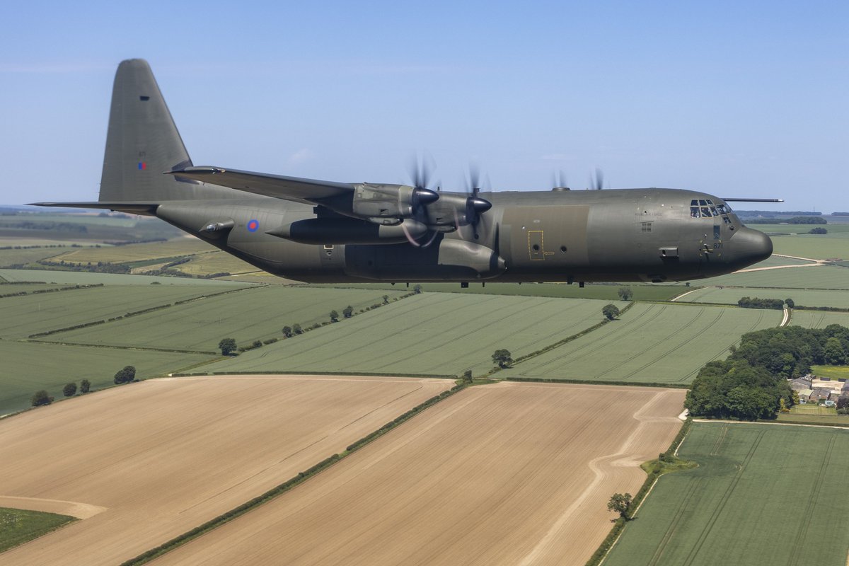 C130EM's tweet photo. Marshall'ın 2024 Faaliyet Raporu'na göre, Türkiye'nin satın aldığı 12 adet eski RAF C-130J'nin 7'sinde Centre Wing Box (CWB) değişimi, uçaklar hâlâ RAF hizmetindeyken tamamlandı. Çalışmalar, Hercules filosunun emeklilik kararından önce başlatıldı ve sonrasında tamamlandı. https://t.co/SNRRkCcg3r