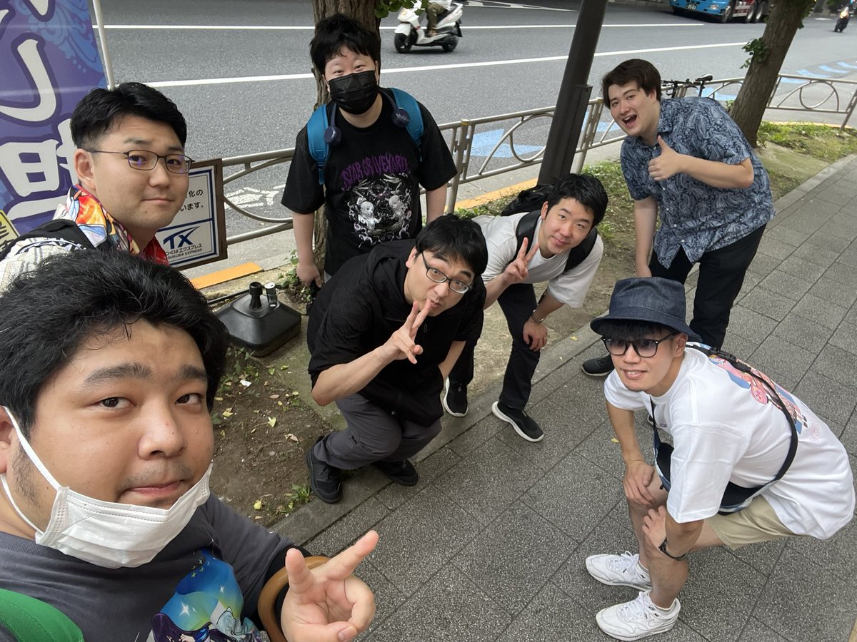 kurokuriGW's tweet photo. 今年も秋葉で比宮さんと遭遇!
まぁ、俺は出待ちしてたところあるからなんか申し訳なさがある。
来年からは自粛してます。
でも、今回は比宮さんの親友の方そしてM4候補生のMofnakさんともお写真を撮っていただきました。
今夜の後夜祭でこの時のことも話すよ〜。
#モンスト
#モンドリ
#DREAMDAZE https://t.co/y39o73oG15
