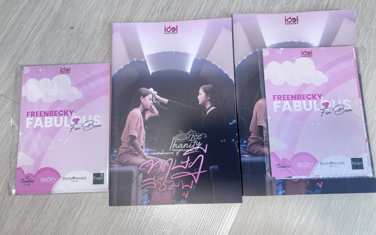 Phanityice's tweet photo. 🔸 ปล่อยของสะสมค่า 🔸

-  Photobook Private Island 
    ฟรีนเบคกี้ครบกล่อง เปิดดูครั้งเดียวตอนได้มา
    • photobook 200หน้า
    • Invitation envelope
    • photocard
    • exclusive DVD
    • Flim bookmark
ตำนานประโยค มีท้องฟ้า มีหมา และก็มีหนู 🫪
📍 ปล่อยราคา 888 บาท 📍

-  Photobook FreenBecky Fanboom
มี 2 ชุดค่ะ 
📍ปล่อยต่อชุดละ 250 บาท 📍

-  แฟ้มจากงาน Wonder Tulip Garden Sarocha Solo Stage Garden อยู่ในซีล
📍 ราคา 150 บาท📍

🔷 รับหมดเอาไปเลย 1,500 บาท 🔷

#FreenBecky #ฟรีนเบค 
#srchafreen #beckysangels 
#ตลาดนัดฟรีนเบค