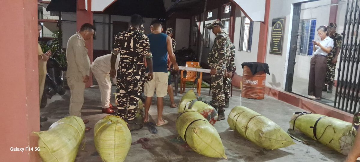 sixtyonessb's tweet photo. On 11.07.2026, E-coy 4200chain, 61 Bn SSB Bhairabkunda, seized cannabis of 07 bags (approx. 28-30 kg) at Yelloripam village.
@SSB_INDIA  @SSBFTRTEZPUR_  @SSBSHQBEZPARA11 https://t.co/5czcWGm8Az