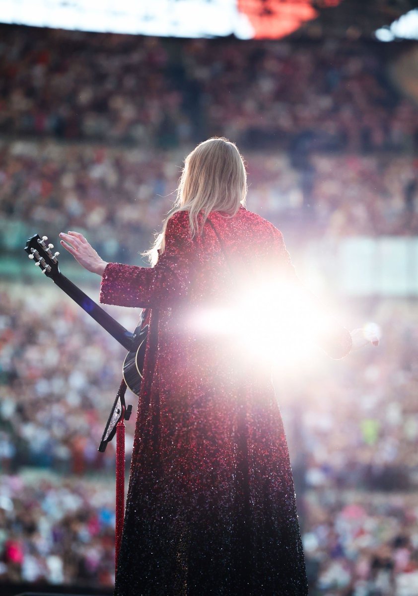 TheSwiftSociety's tweet photo. 🏆| “Red TV” by Taylor Swift has now surpassed 7.4 BILLION Spotify streams! https://t.co/UwKoSz0xj2