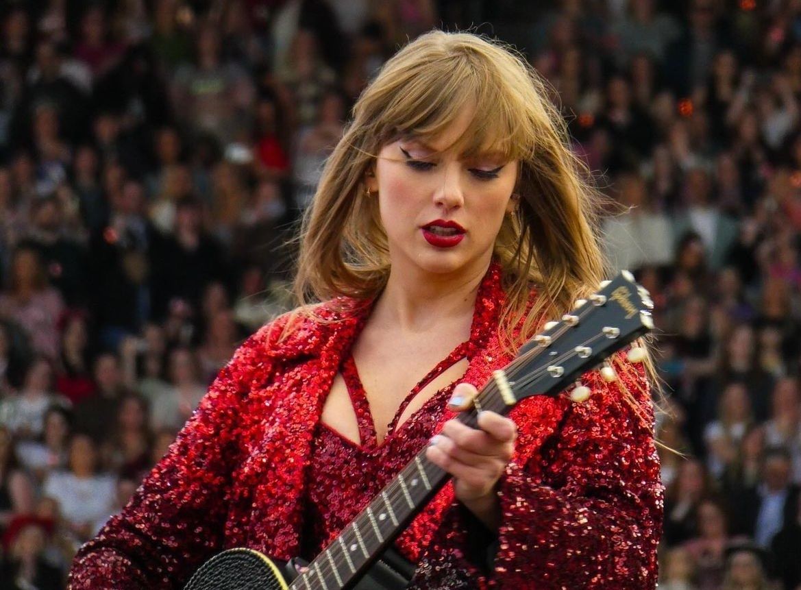TheSwiftSociety's tweet photo. 🏆| “Red TV” by Taylor Swift has now surpassed 7.4 BILLION Spotify streams! https://t.co/UwKoSz0xj2