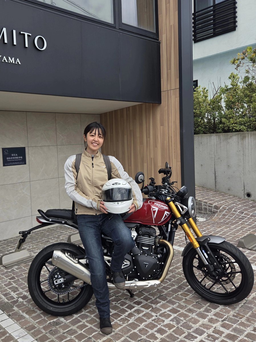 tentsuru's tweet photo. Triumph借りて葉山に行ってみた
日本、駐車事情が厳しすぎて二輪に乗る意味を考えさせられる https://t.co/prZaebHfZo