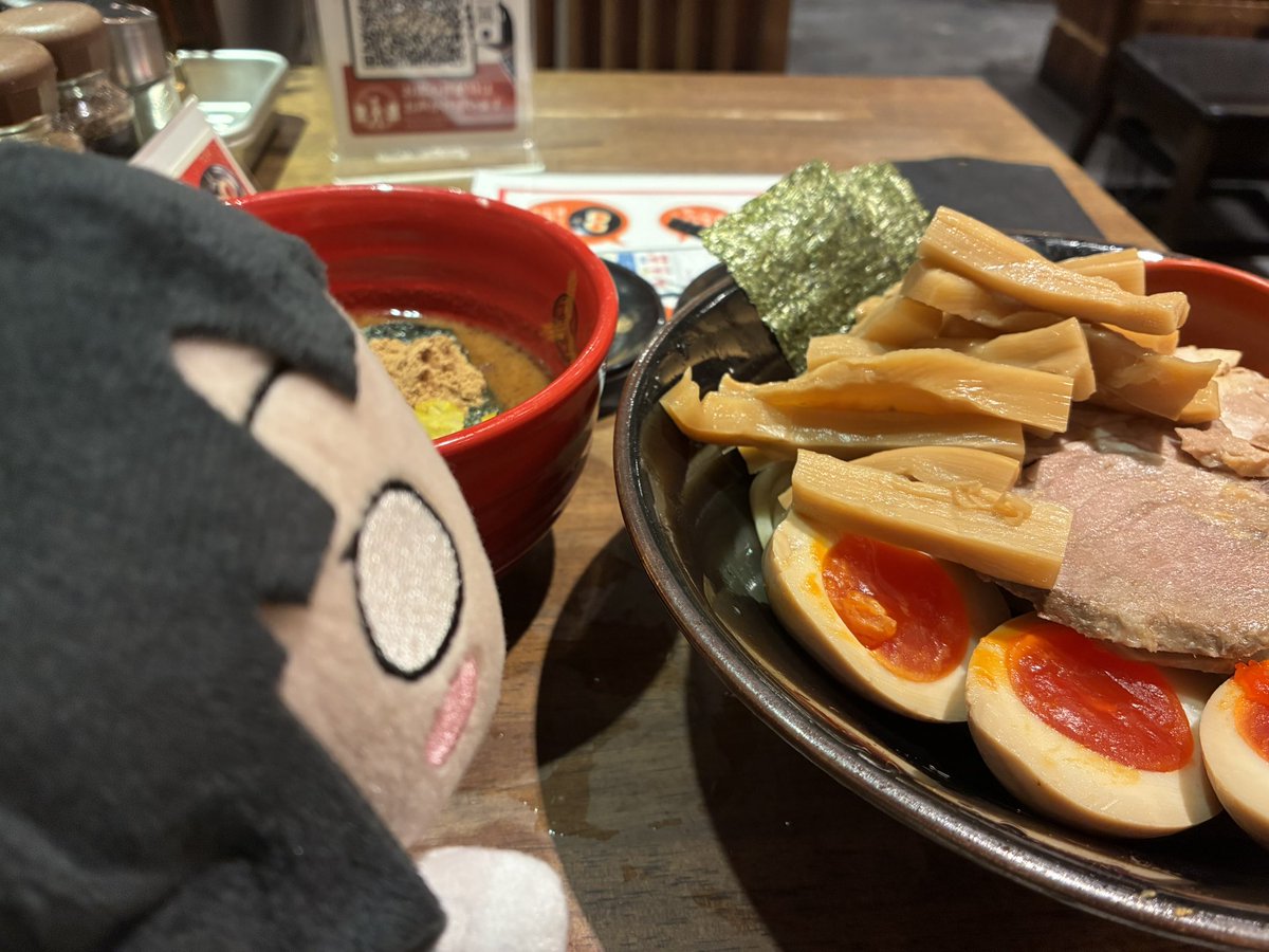 cs_voice0620's tweet photo. こいつ、こっちにきてからクレープかつけ麺しか食べてないぞ？ https://t.co/exQFOqSmkU