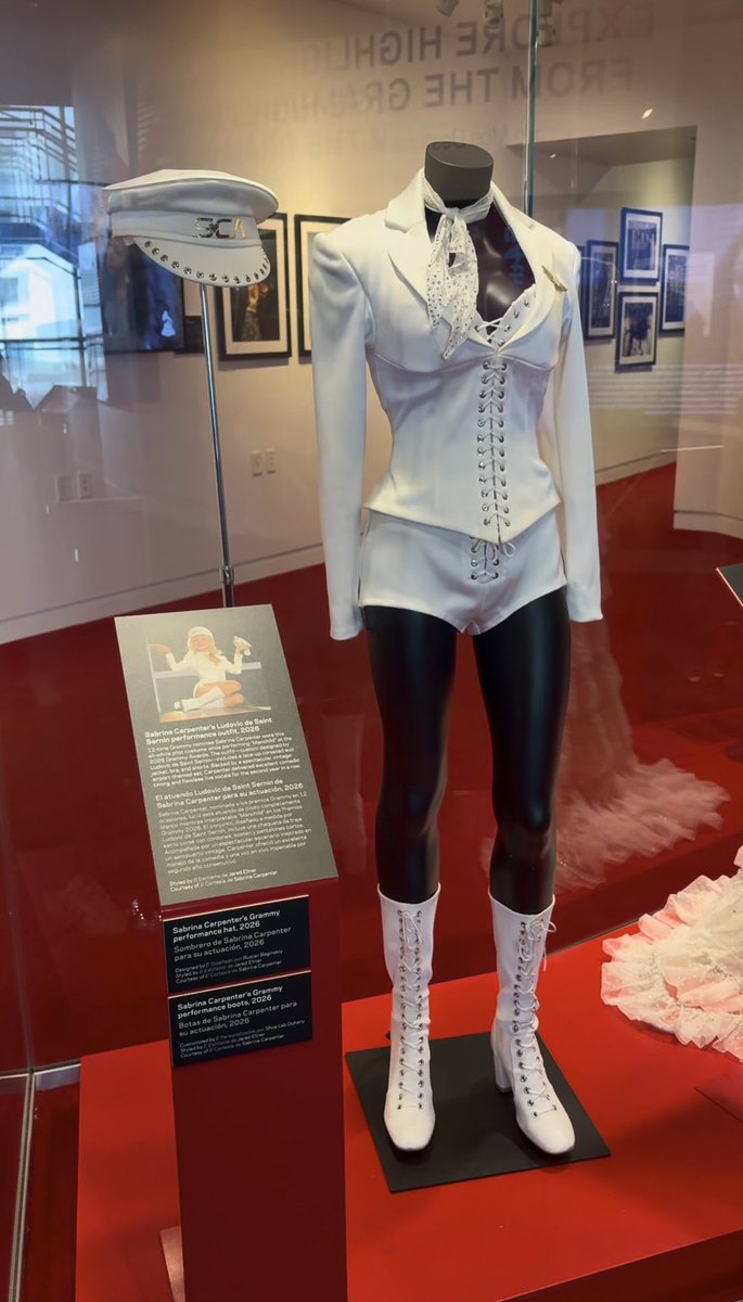 sharptoolest's tweet photo. when i break into the grammy museum just to steal the sabrina carpenter airlines hat https://t.co/cZthHwEoXF