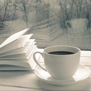 avrildarell7's tweet photo. Chilling with my favorite iced coffee and a good book on a lazy Sunday—this is how weekends are meant to be! https://t.co/34L7XgFOOu