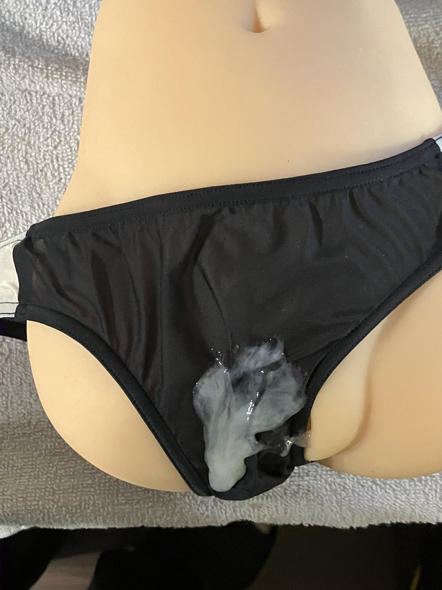 schmizz_semen's tweet photo. 透けブルマはなんども、ぶっかけしてるので汚れが取れない…着衣の上に射精するのが割と好きなので
ローション付けて着衣素股するのも良いんですけど、洗うの大変で笑

割れ目を亀頭で愛撫する感じで押し付けて、透けブルマごとちんぽを穴に押し込んで射精するのも好き https://t.co/N04Lh7MnyR