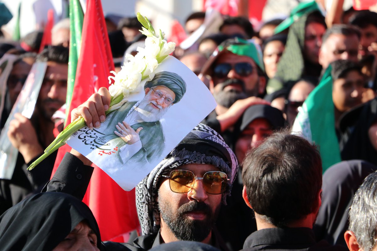 ali251_'s tweet photo. شاهد حضور میلیونی مردم در مشهد بودیم و برگ زرین دیگری در تاریخ ثبت شد.
#یا_لثارات_الخامنه_ای https://t.co/MTYpMNv9cv