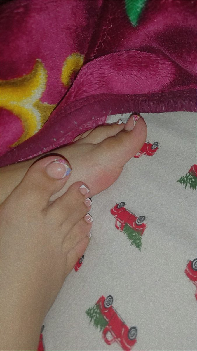 AndreaN84694's tweet photo. Te gustan?

#feet #footfetsh #piesbonitos https://t.co/4fnaEhKUHr