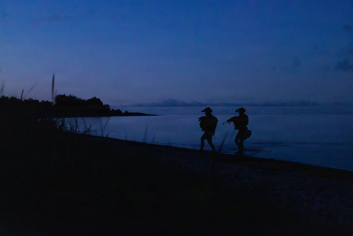 USMCFEA's tweet photo. 2nd Force Recon Marines hit the beach from the water during BALTOPS 26 in the Gulf of Finland, sharpening lethality with NATO Allies. 

#USMC #Marines #NATO #OTAN #BALTOPS26 #Estonia https://t.co/ILxIZH3jbP