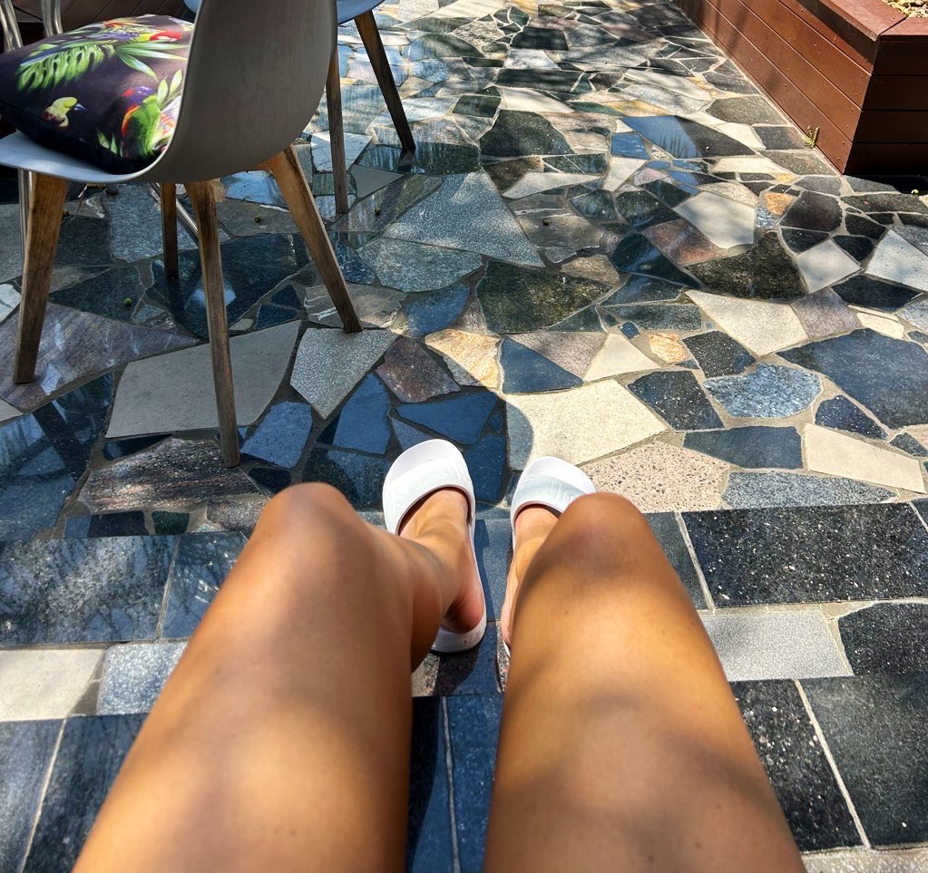 MissRemyRabbit's tweet photo. I’m getting a tan, you’re getting poorer. Everybody wins 😊💰🧎🏽‍♂️‍➡️🧎🏼‍➡️

Footfetish findomaustralia submissive humanATM worship paypig https://t.co/2J5L6ZeOTw