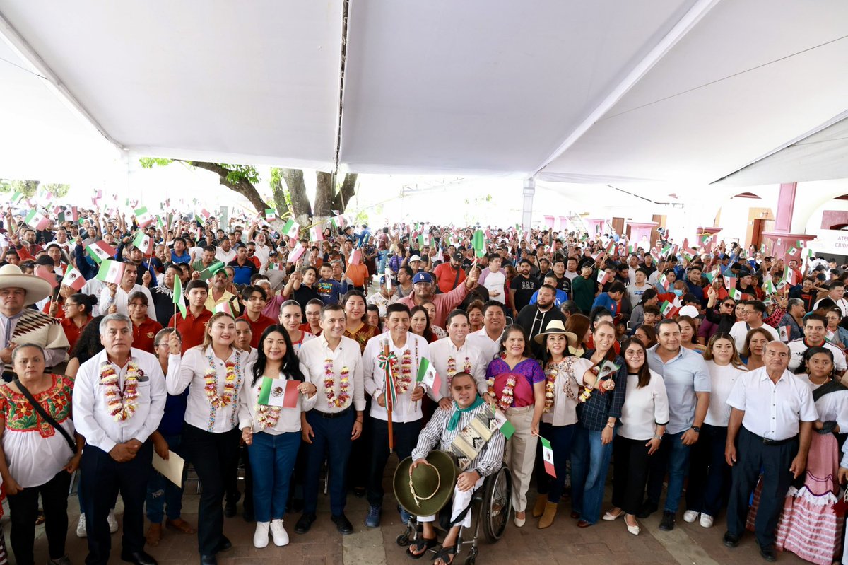 JC_GMarquez's tweet photo. LA SOBERANÍA NACIONAL SE DEFIENDE DESDE SANTA LUCÍA DEL CAMINO

Este día, junto al Gdor. Salomón Jara Cruz llevamos a cabo la Jornada de Defensa de la Soberanía Nacional impulsada por el Instituto Nacional de Formación Política de Morena. Estos foros se realizan en todo el país y en Oaxaca encabezadas por nuestro máximo referente estatal, nuestro amigo el Ing. @salomonj . Agradezco la presencia de todos mis compañeras y compañeros de partido;  @DanielaTaurinoo , @saymipinedav ,@LauraEstradaMau ,@LUISALFONSOSR y @TaniiaaCn . La soberanía es dignidad, historia y futuro de nuestra patria; es el pueblo el que debe y tiene que tomar sus decisiones en todos los sentidos y en todos los órdenes de la vida. 
¡Que viva la soberanía nacional!
#SantaLuciadelCamino