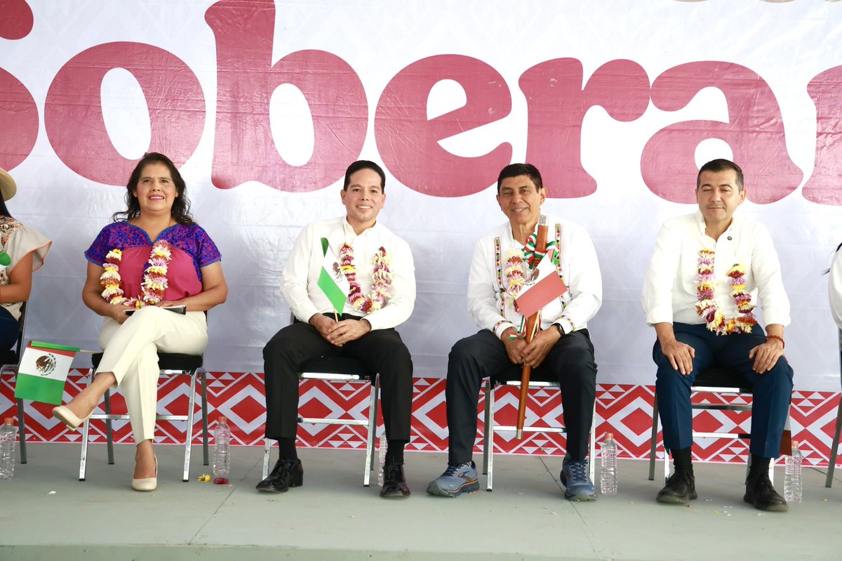 JC_GMarquez's tweet photo. LA SOBERANÍA NACIONAL SE DEFIENDE DESDE SANTA LUCÍA DEL CAMINO

Este día, junto al Gdor. Salomón Jara Cruz llevamos a cabo la Jornada de Defensa de la Soberanía Nacional impulsada por el Instituto Nacional de Formación Política de Morena. Estos foros se realizan en todo el país y en Oaxaca encabezadas por nuestro máximo referente estatal, nuestro amigo el Ing. @salomonj . Agradezco la presencia de todos mis compañeras y compañeros de partido;  @DanielaTaurinoo , @saymipinedav ,@LauraEstradaMau ,@LUISALFONSOSR y @TaniiaaCn . La soberanía es dignidad, historia y futuro de nuestra patria; es el pueblo el que debe y tiene que tomar sus decisiones en todos los sentidos y en todos los órdenes de la vida. 
¡Que viva la soberanía nacional!
#SantaLuciadelCamino
