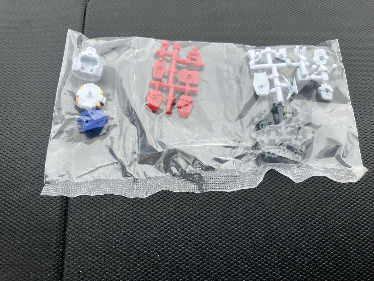 pchan374's tweet photo. 機動戦士ガンダム　V
作戦ビスケット　交換

譲)ガンダム
求)ガンキャノン

郵送での交換をお願いします。 https://t.co/udiSDacvCW