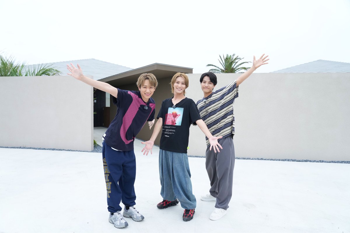 newskoyamacamp's tweet photo. NEWS小山の #おしゃキャン ！どう？
本日7/13(月)24:50～フジテレビ（関東ローカル）

おしゃキャン‼️史上最高のリゾートキャンプにビックリ👀
後輩B&amp;ZAIとプールで大ハシャギ☀️

#慶ちゃんと橋もっちゃん＆ゆうじん
#小山慶一郎
#橋本涼
#鈴木悠仁
https://t.co/Xm54bPOAjh https://t.co/ka1ks1LLHe