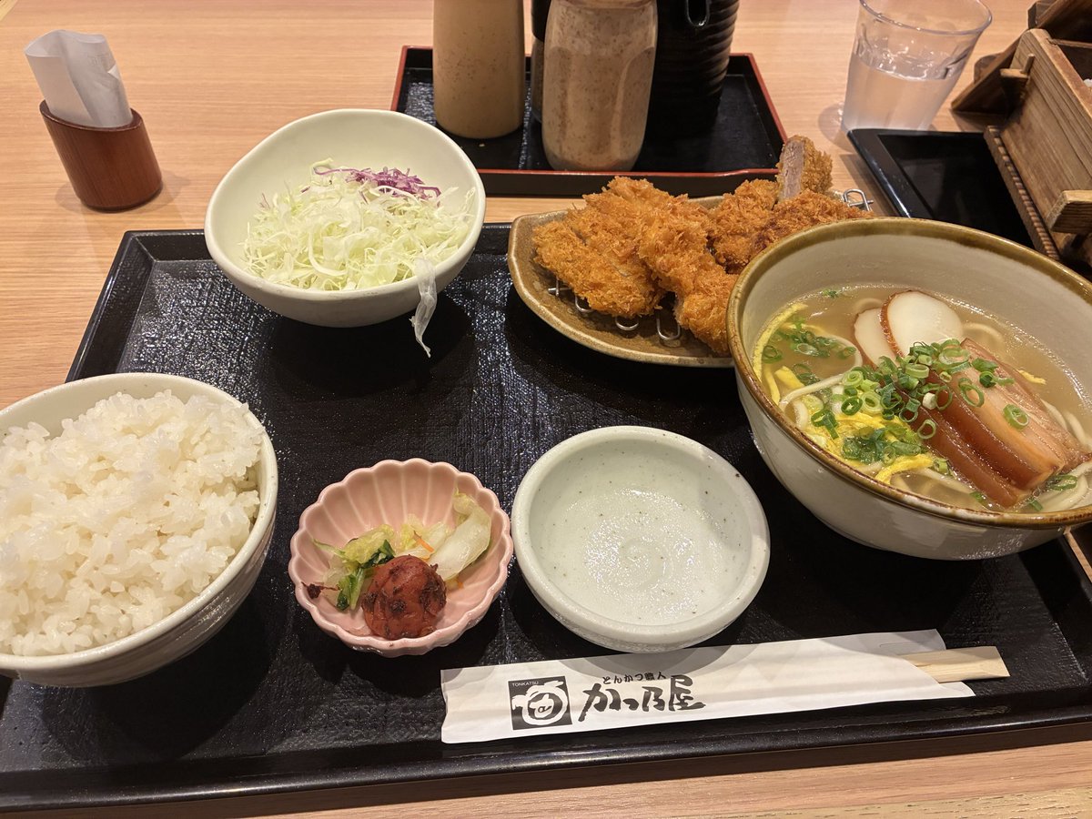 gajumarurenta's tweet photo. かつ乃屋さんに行ってきました♪

パルコ内にありますよ。

・うなぎセイロとあぐーロースかつセット
・相盛りかつランチ

土曜丑の日が待てずとんかつ屋さんでうなぎも食べれて幸せ😆

ひとつは汁物を沖縄そばに変更し大満足❣️

良かったら皆様もどうぞ🍀

#かつ乃屋 
#うなぎ 
#とんかつ 
#パルコ 
#浦添