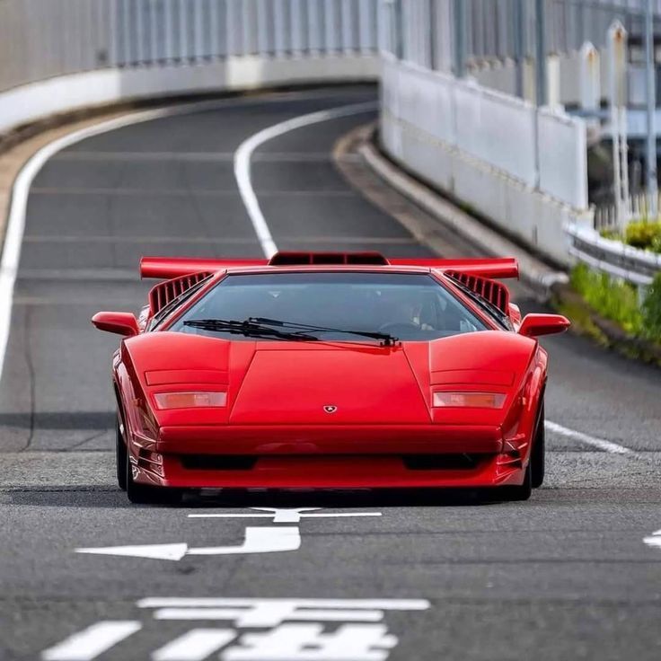 Retromania4ever's tweet photo. ✅⬜🟥 #Lamborghini #Countach 25th Anniversary Edition https://t.co/SWwcSSCnxP