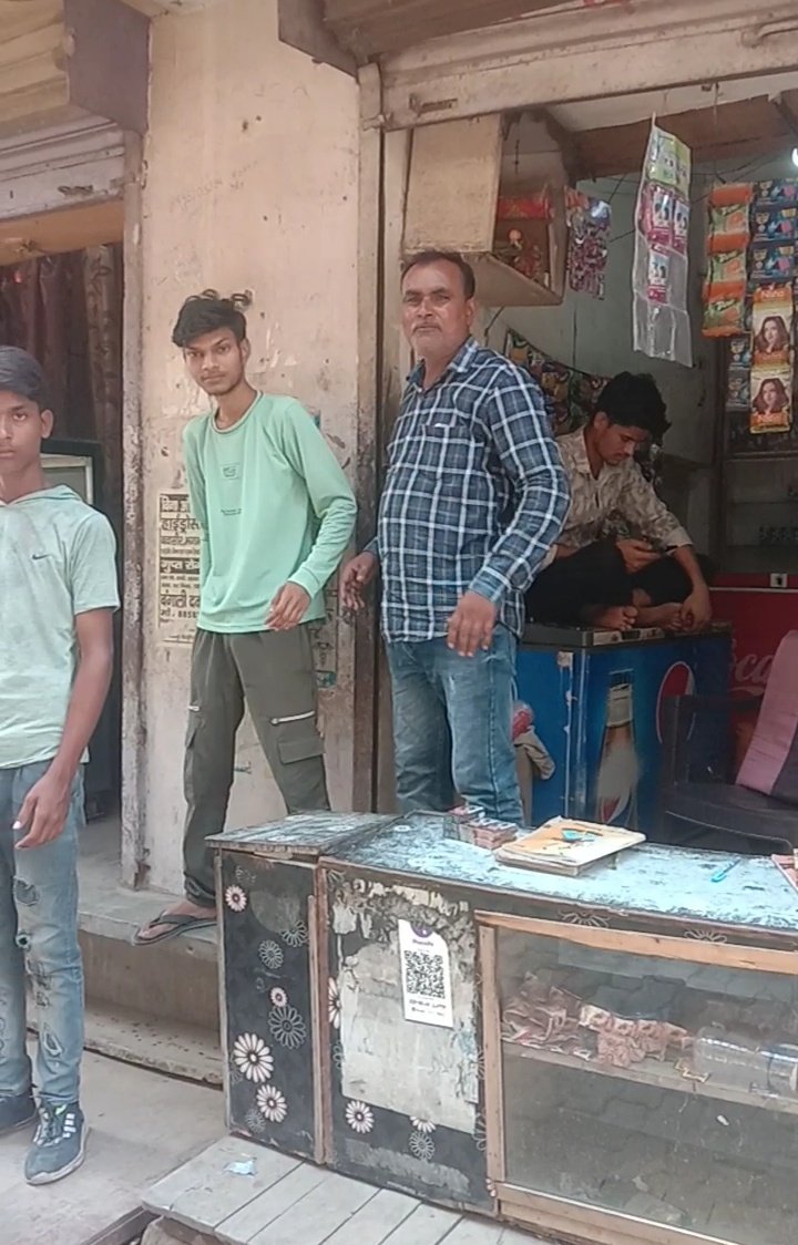 Ballush08065003's tweet photo. औरैया बिधूना में खुलेआम नियमों की धज्जियां?सुबह होते ही छलकने लगते हैं जाम!दिबियापुर रोड पर नंबर-2 ठेके के बगल की कैंटीन में शराब बिक्री का आरोप, 
लोहा मंडी की परचून दुकान पर भी बीयर-शराब बिकने की चर्चा।आखिर किसके संरक्षण में चल रहा यह खेल? कबजागेगा आबकारी विभाग @adgzonekanpur https://t.co/zsdPAtM8yl