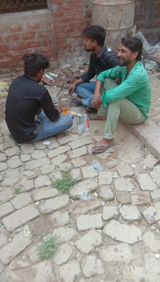 Ballush08065003's tweet photo. औरैया बिधूना में खुलेआम नियमों की धज्जियां?सुबह होते ही छलकने लगते हैं जाम!दिबियापुर रोड पर नंबर-2 ठेके के बगल की कैंटीन में शराब बिक्री का आरोप, 
लोहा मंडी की परचून दुकान पर भी बीयर-शराब बिकने की चर्चा।आखिर किसके संरक्षण में चल रहा यह खेल? कबजागेगा आबकारी विभाग @adgzonekanpur https://t.co/zsdPAtM8yl