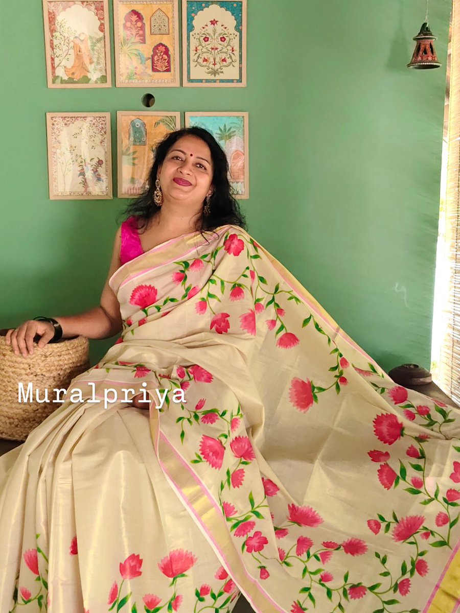 muralpriya's tweet photo. 🌸 Every flower is hand-painted. Every saree tells a story.
This Onam, wear art that celebrates Kerala's heritage. 💖
✨ Pre-book now | 🌍 Worldwide Shipping
#Onam2026 #HandPainted #TissueSilk #KeralaSaree #Muralpriya #SupportArtisans https://t.co/jbpSeg9PjI