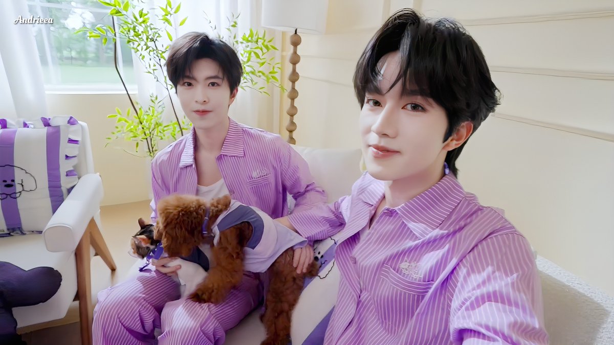 andrieea_'s tweet photo. A happy family, where they support and love each other, creates an atmosphere full of warmth and joy 💜

PET COMFORT WITH XINGQIU
#XINGQIUforPLUGINPET
#XingQiu #星邱 https://t.co/WKm6tiqrjJ