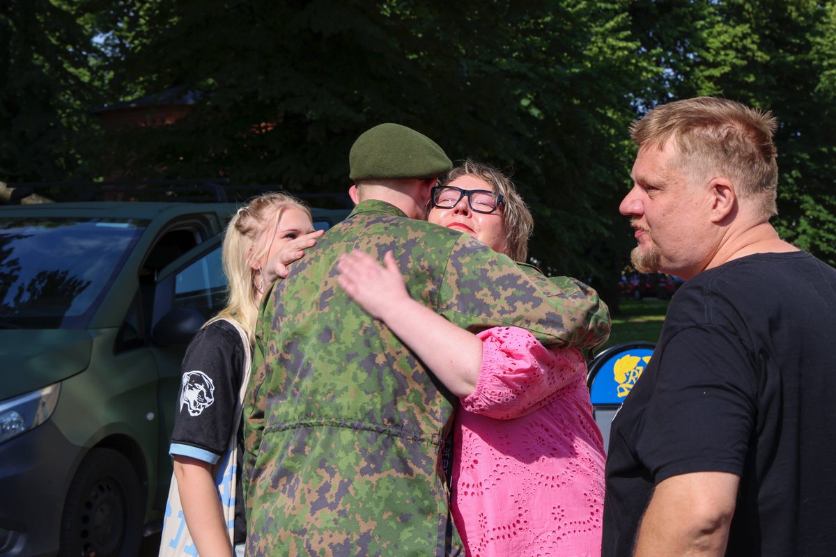 MaasotaK's tweet photo. #Läheistenpäivä Haminassa la 11.7.2026. Yhdessä vietetyt hetket muistuttavat siitä, kuinka tärkeä rooli läheisten tuella on varusmiespalveluksen aikana❤️ #MAASK #Saapumiserä226 #Reserviupseerikoulu #Intissä https://t.co/whzNyxUBzW